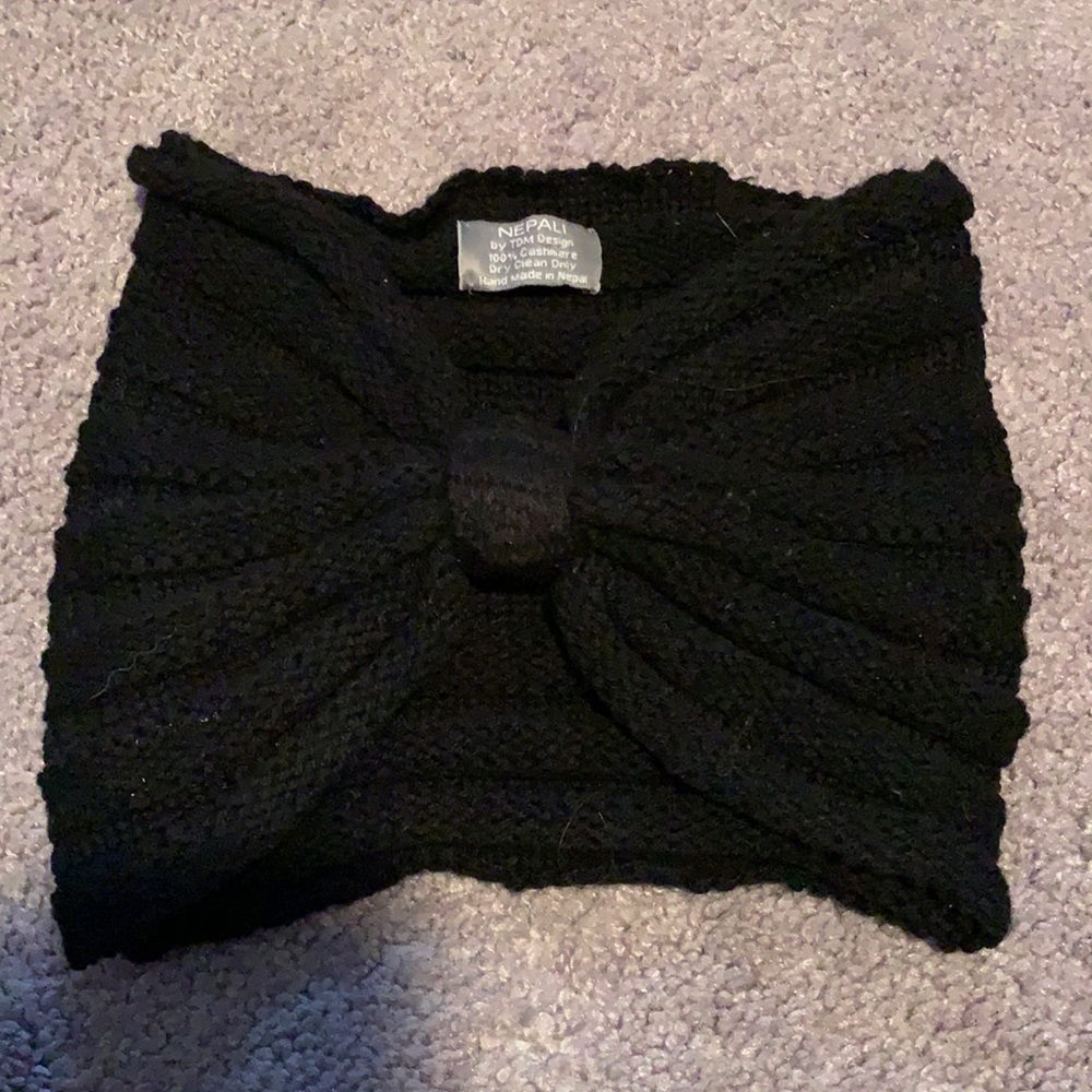 Black cashmere hat